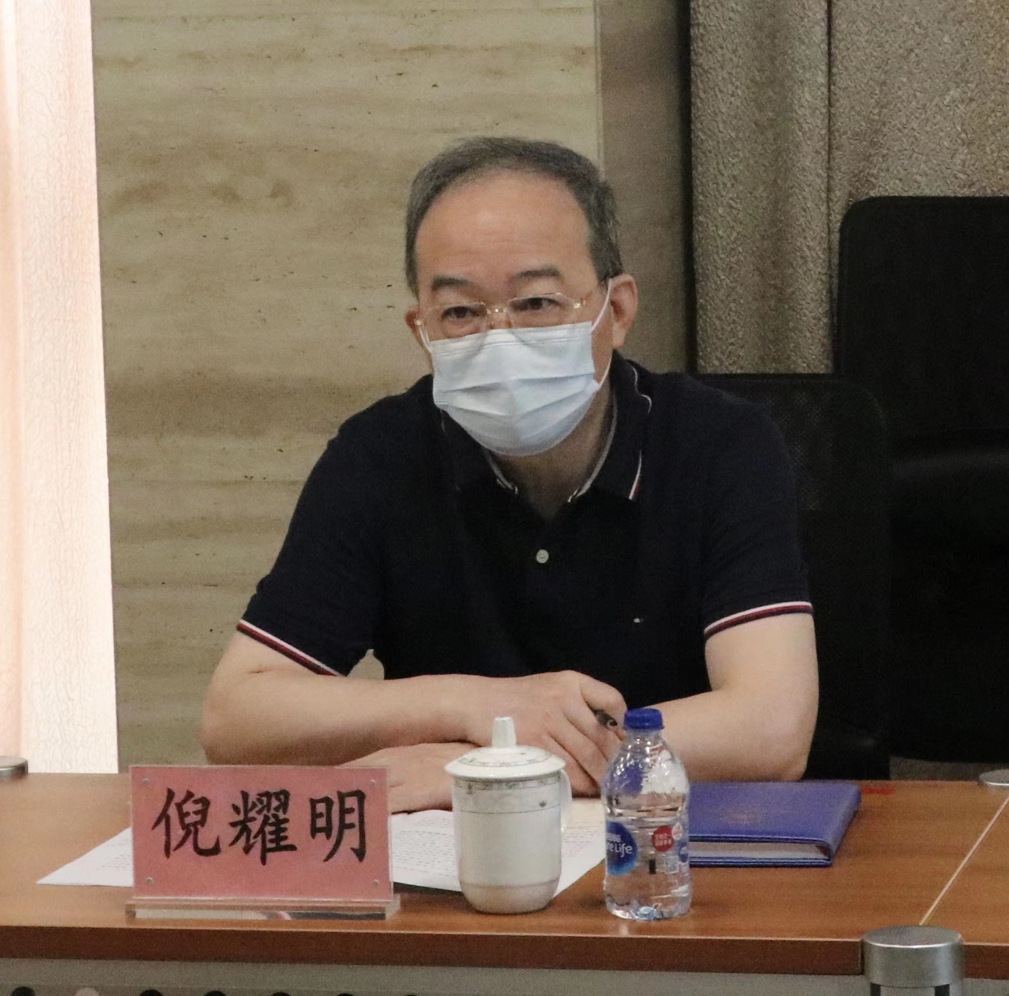 倪主席照片 倪主席照片