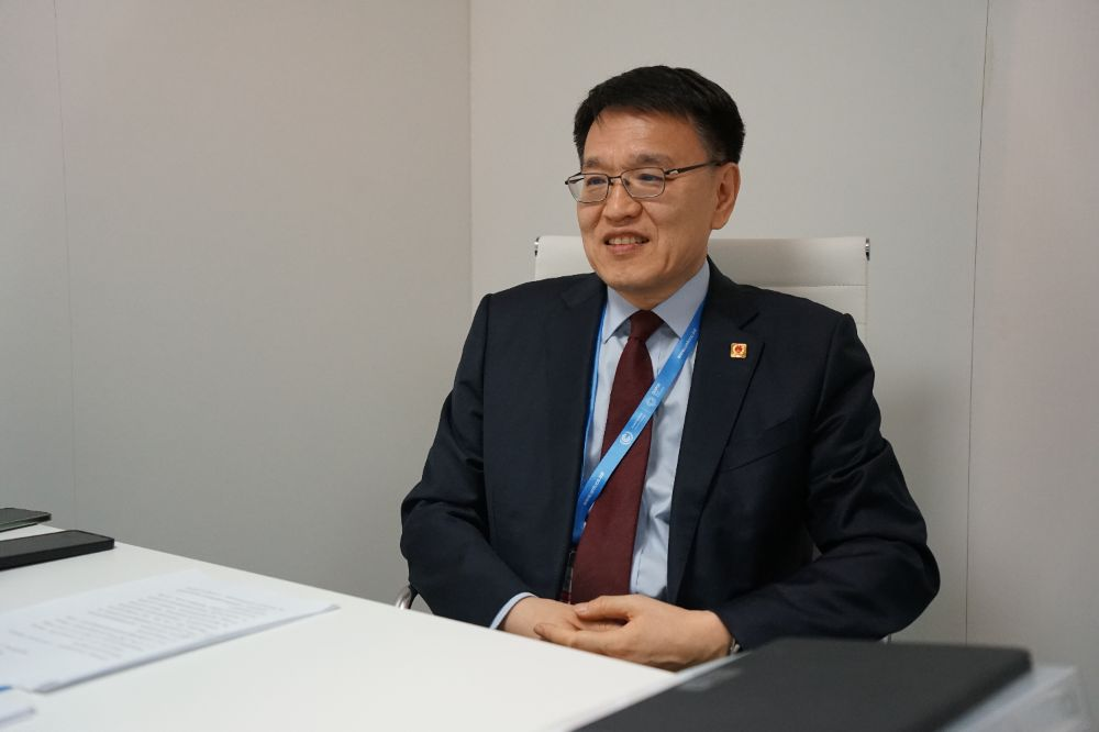 1COP29中国代表团团长、生态环境部副部长赵英民 1COP29中国代表团团长、生态环境部副部长赵英民
